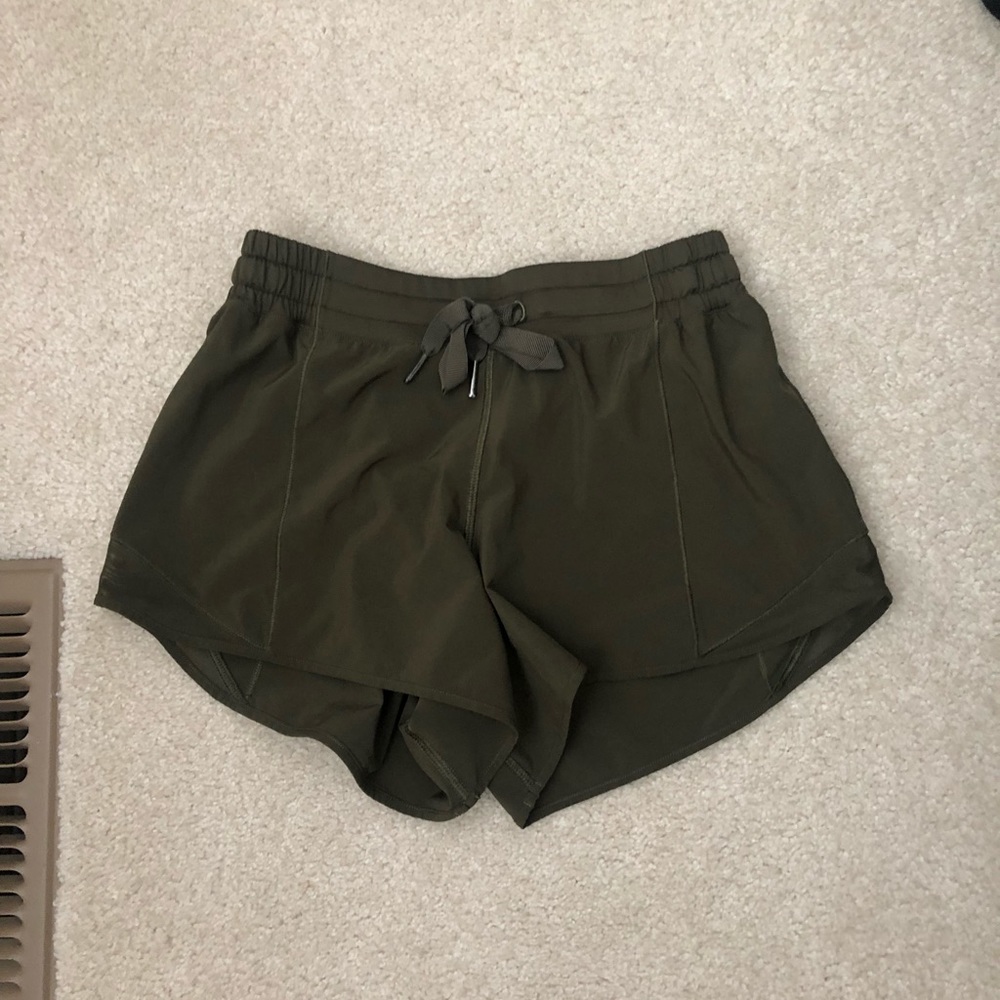 EUC 💚 Olive Green Hotty Hot Shorts 4” inseam